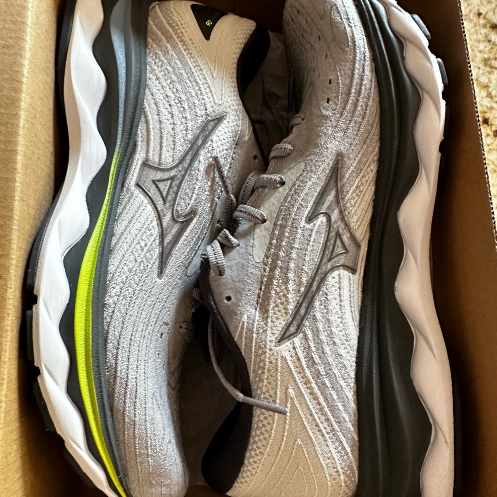 Mizuno running shoe